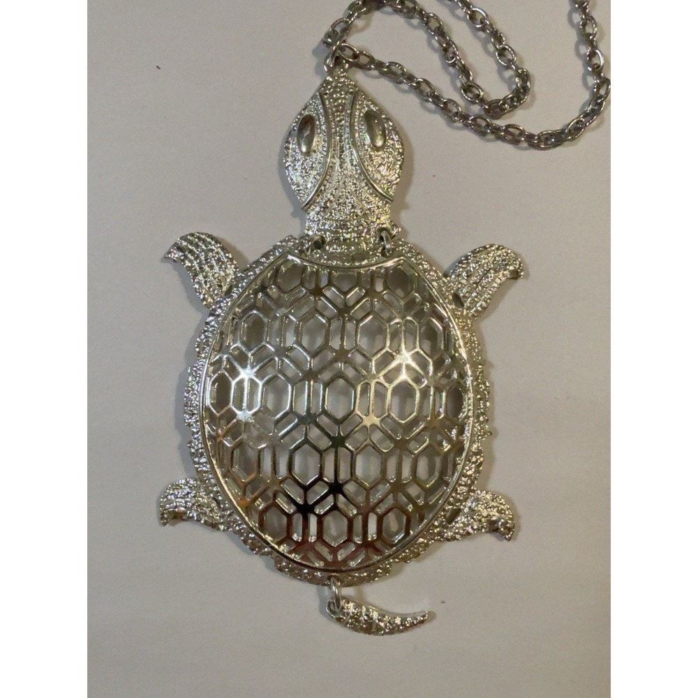 T20244-Large Sea Turtle Necklace 24" Silver Tone 4.5" Pendant Honeycomb Filigree